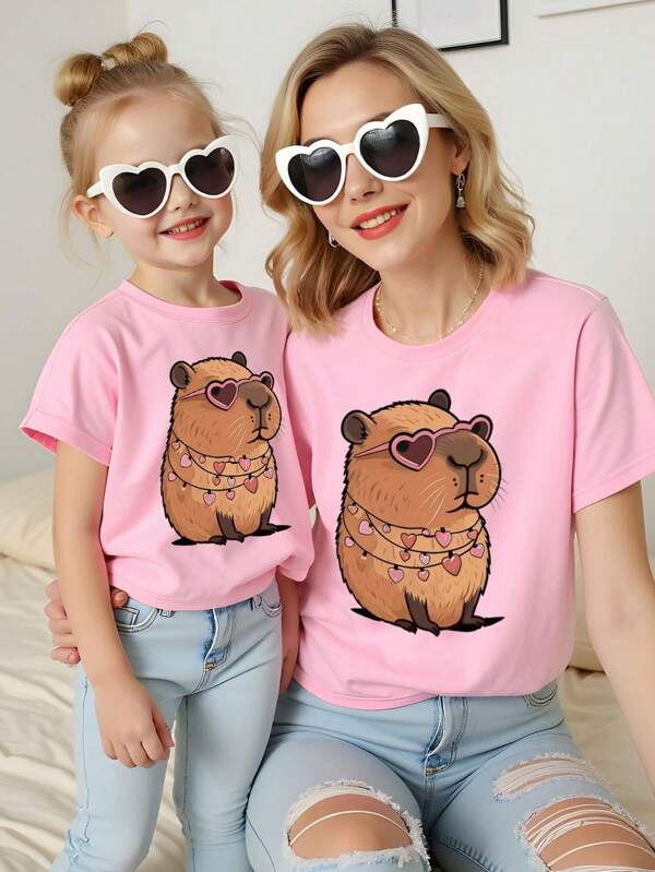 GraphicGems Camiseta de manga corta con estampado gráfico de Capibara de dibujos animados, de estilo casual y lindo para niña pequeña, a juego con mamá (2 piezas se venden por separado)