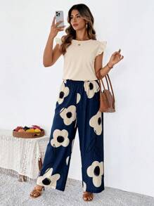 SHEIN Clasi 2pcs Plus Size Solid Color Ruffle Hem Top And Floral Print Pocket Pants Set - Apricot - View 4