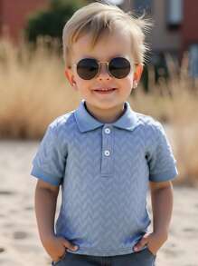 SHEIN Vintaside Kids 男嬰休閒幾何紋理 Polo 衫，水藍色夏季返校職業日款，優雅鈕扣前領中性上衣 - 淺藍色 - 查看 3