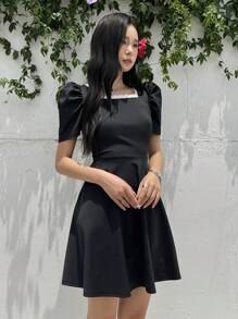 SHEIN Teen Girl Casual Simple Comfortable Square Neck Puff Sleeve Contrast Ruffle Hem Dress - Black - View 2