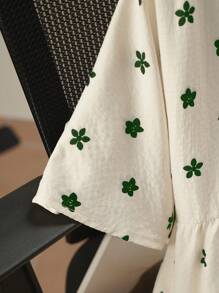 SHEIN ChicEase 女式褶饰 3D 花卉泡泡袖衬衫 - 彩色 - 查看 6