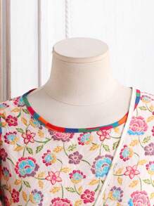 Robe pull ajustée pour jeunes filles avec motif jacquard tissé, rayures colorées, paillettes, point, volants à franges et un délicat mini sac à main. Convient pour les voyages, les stations balnéaires, le style pastoral, bohème, les vacances décontractées.