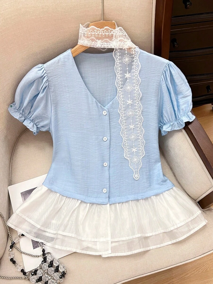 SHEIN Unity Camisa de manga corta con panel de gasa y volantes en el bajo - Azul y blanco - Ver 1