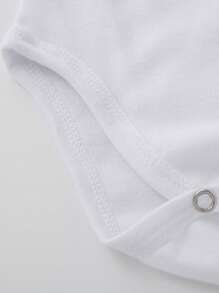 SHEIN 父亲节幼儿男童休闲时尚创意心形拳头字母印花圆领短袖连体衣，爸爸和我搭配的服装（2 件单独出售） - 白色 - 查看 6