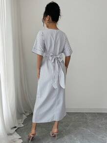 Chiquease V领交叉带条纹修身开衩连衣裙