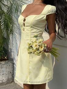 Aloruh 女士纯色镂空刺绣甜心领性感迷你连衣裙 - 黃色 - 查看 6