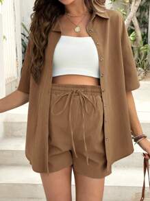 SHEIN Conjunto de 2 piezas para mujer con camisa de cuello fruncido de manga corta y shorts con cordón de cintura alta, traje casual de moda - Marrón - Ver 4