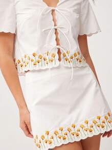 WESTFADE 西部牛仔风格春季花卉刺绣棉府绸扇贝边套装V领短袖领结上衣和高腰A字迷你裙女两件套夏季女装 - 白色 - 查看 2