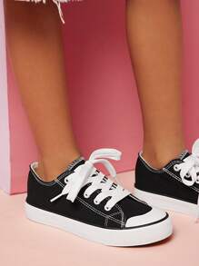 Mini mi Classic Kids' Skater-Chic Low Top Black Canvas Sneakers – Reinforced Toe Cap&Breathable Canvas Upper For School Playdates