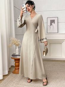 Yasmyna Vestido caftán elegante de mujer con bordado de palma y cintura envolvente