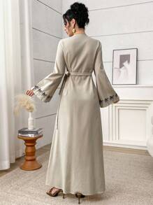 Yasmyna Vestido caftán elegante de mujer con bordado de palma y cintura envolvente