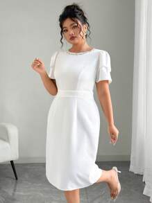 Elenzga 女式加大码圆领短袖束腰直筒连衣裙，配有手工珍珠装饰链 - 白色 - 查看 5