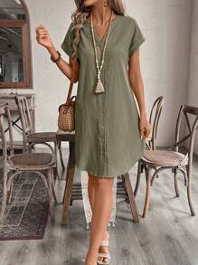 SHEIN Tall CURVE 大码女式纯色V领短袖单排扣休闲连衣裙 - 軍綠色 - 查看 5