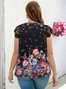 Reflora 大码女式花卉印花蕾丝拼布插肩袖短袖衬衫，夏季，母亲节，度假女士，海滩，黑色上衣，办公室，复古 - 黑色 - 查看 2