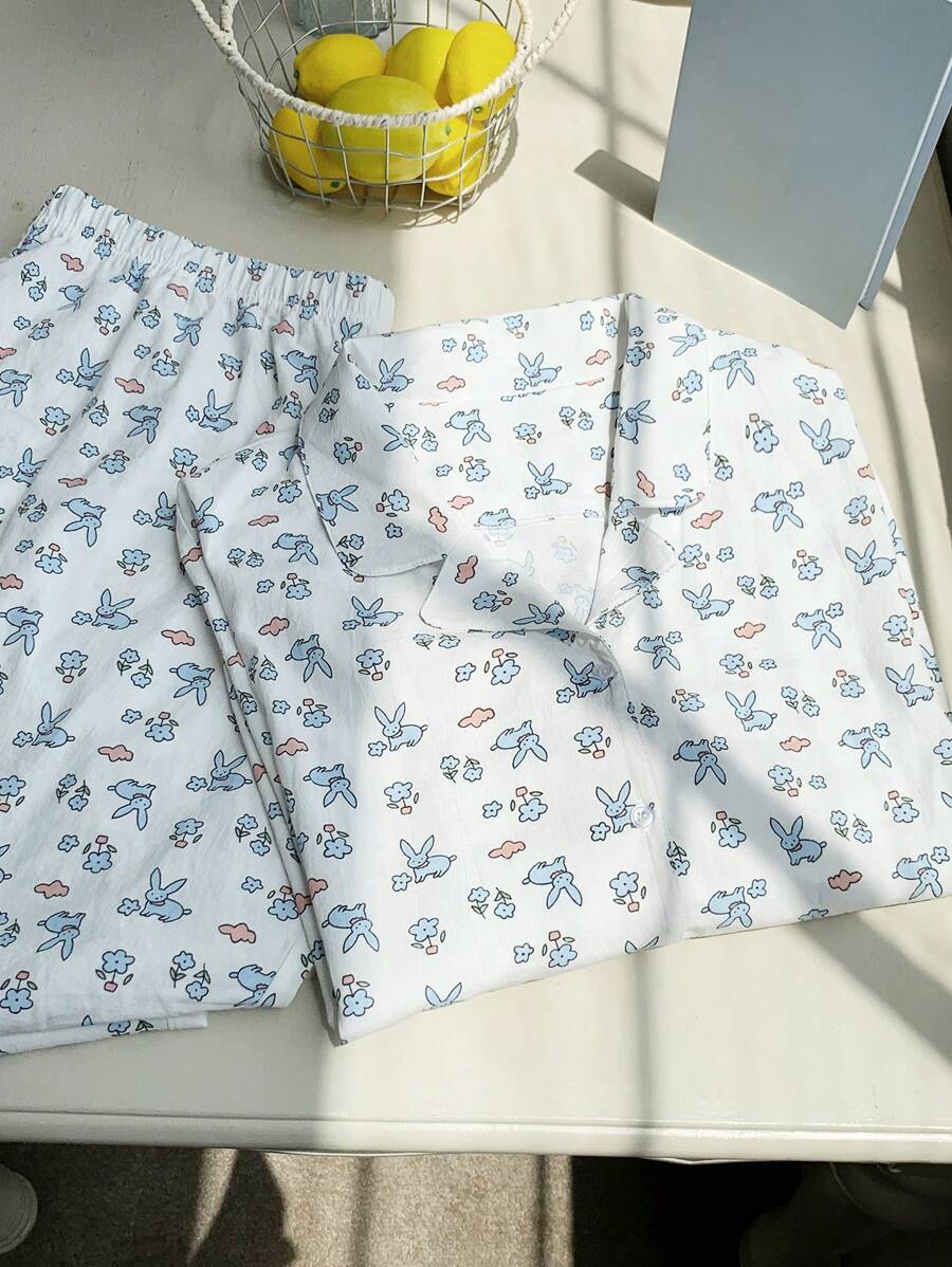 Dazy Plus 加大码动物印花翻领宽松休闲睡衣套装，含上衣和裤子