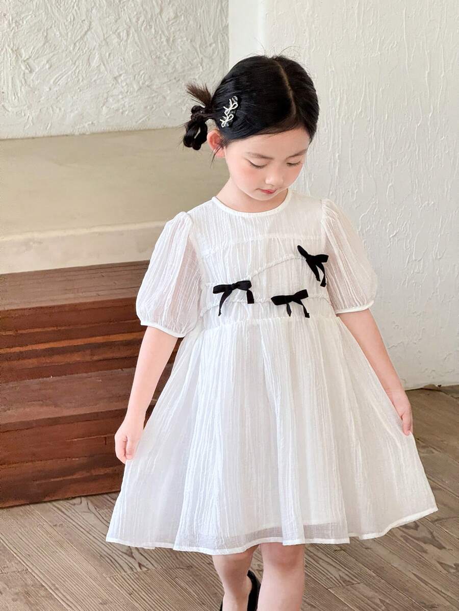 SHEIN Little Byeori Unga flickor Casual Loose Fit Bowknot Dekor Puff Sleeve Mini Klänning, Vit - Vitt - Visa 1