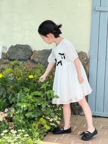 SHEIN Little Byeori Unga flickor Casual Loose Fit Bowknot Dekor Puff Sleeve Mini Klänning, Vit - Vitt - Visa 5