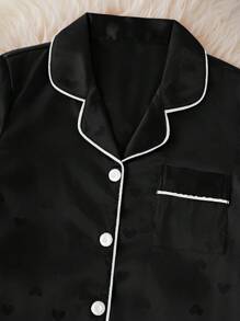 Conjunto de pijama con camiseta de manga corta y pantalones cortos con estampado de corazones de seda sintética para niñas