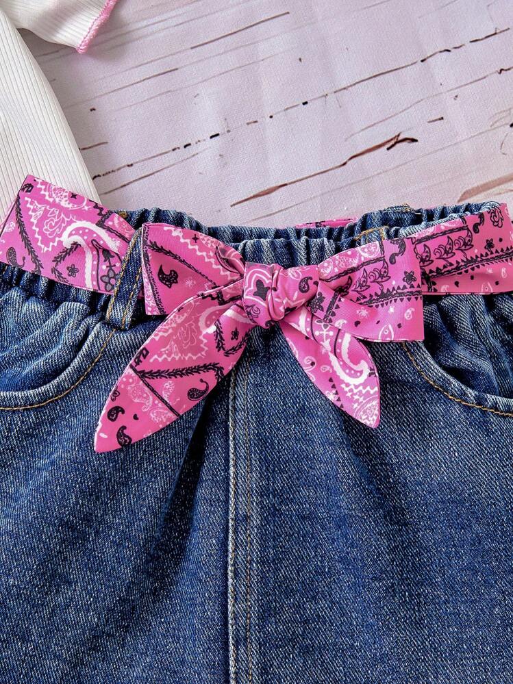 SHEIN Conjunto de Camiseta estampada con textura floral vintage + Parche de mezclilla con estampado retro 2025 Primavera/Verano, con cinturón, para actividades al aire libre y reuniones sociales, para niñas jóvenes - Rosa Fucsia - Añade 4