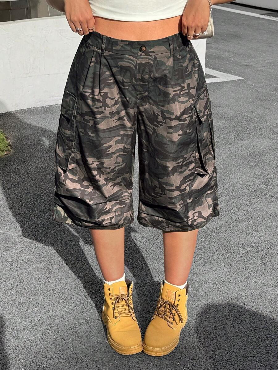 SHEIN EZwear Pantalones cargo capri de talla grande con estampado de camuflaje sueltos para verano - Multicolor - Ver 1