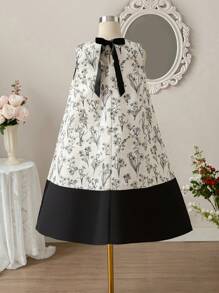 فستان من البناتالصغيرات مطبوع بالأزهار مخصر بشكل جيب مع فيونكة خلفية، سيلويت مرتفع وأنيق