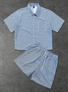 Manfinity Roghcode 2 件超大男士条纹短袖衬衫和短裤套装，衬衫左胸有 1 个口袋，短裤配有松紧腰带和侧袋，年轻街头风格，适合男朋友、丈夫、度假、日常通勤、返校、情侣装两件套夏季套装男士服装男士衬衫套装男士两件套夏季男士两件套男士衬衫套装 - 藍色 - 查看 3