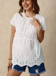 SHEIN Blusa de maternidad con bordado calado y detalle de volantes, ideal para vacaciones de verano - Blanco - Ver 1