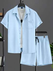 Manfinity RSRT Camisa y pantalones cortos lisos para hombres para vacaciones de verano, conjunto de dos piezas para vacaciones de verano para hombres, atuendo de vacaciones para hombres