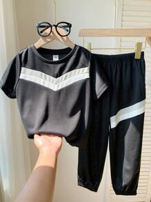 SHEIN 2 Stücke Kleine Jungen Lässig Komfortable Kontrast Farbblock Kurzarm T-Shirt und lange Hose Set, vielseitig - Schwarz - Übersicht 4