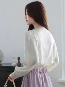 DAZY 女式撞色蕾丝宽松长袖 V 领系带优雅假日衬衫，夏季 - 米色 - 查看 2