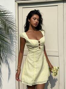 Aloruh 女士纯色镂空刺绣甜心领性感迷你连衣裙 - 黃色 - 查看 4