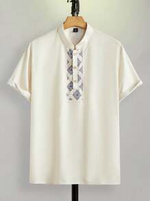 Manfinity Homme 男士简约拼接几何印花纽扣式半襟短袖衬衫，夏季 - 杏色 - 查看 1