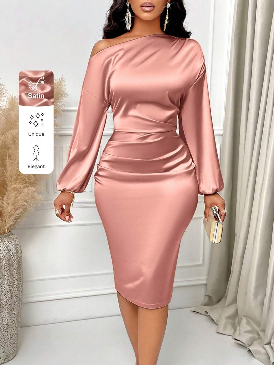 SOLERSUN 不对称领口褶皱侧缎紧身连衣裙长款女装