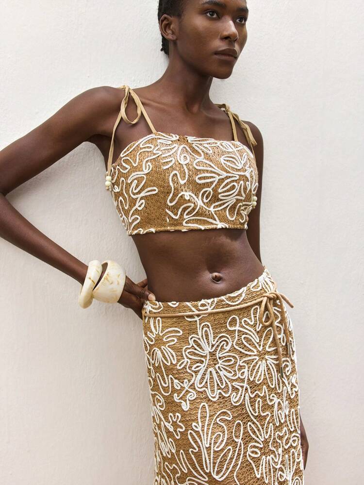 SHEIN Maija Women's Brown Summer Textured Jacquard Fabric Tube Top With Elastic Back Strap And Adjustable Shoulder Strap, Minimalist Fashion Casual Vacation Fitted Cropped Tank Top For Women, Summer