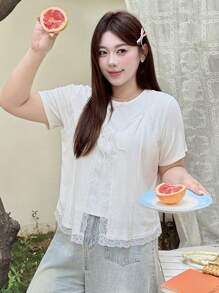 Dazy Plus Áo thun thời trang tay ngắn buộc ren tương phản cỡ lớn cho nữ - trắng - Xem 5