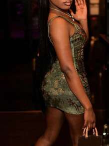 Plus Size Women Sleeveless Printed Bodycon Dress - Green - View 2