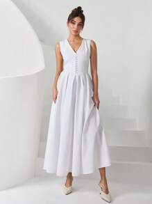 RueChic Elegante vestido midi en línea A en color blanco, con una favorecedora cintura en forma de V, delicados pliegues de princesa para un ajuste esculpido y botones decorativos tipo hongo con un toque vintage. La falda con pliegues de caja añade un movimiento elegante, mientras que la cremallera invisible en la parte trasera o lateral asegura un acabado perfecto. Perfecto para escapadas de verano elegantes, fiestas románticas en jardines y ocasiones nupciales atemporales.