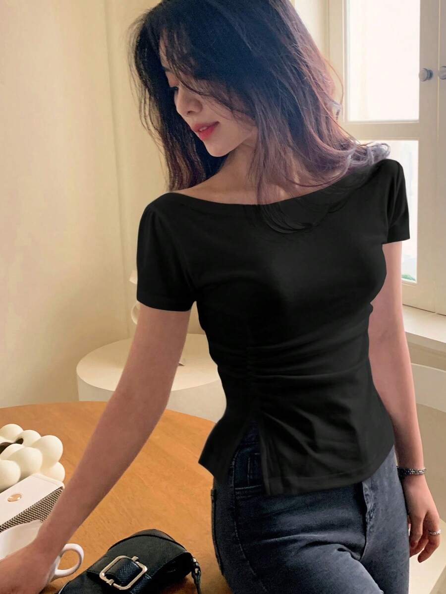 DAZY 女款純色短袖抓皺側開衩修身腰部T恤上衣 露肩上衣 - 黑色 - 查看 1