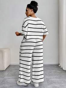 SHEIN PETITE CURVE Set de 2 bucăți de tricouri și pantaloni cu dungi casual, mărimea mare, vară - Alb-negru - Vizualizare 2