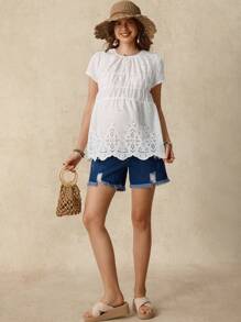 SHEIN Blusa de maternidad con bordado calado y detalle de volantes, ideal para vacaciones de verano - Blanco - Ver 3