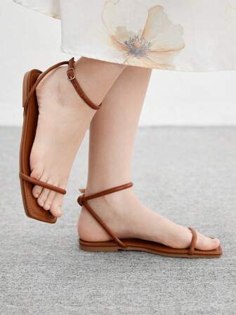 CUCCOO BIZCHIC 女士方头简约时尚通勤户外平底凉鞋，适合春季服装、夏季度假穿着