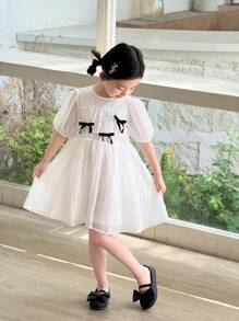 SHEIN Little Byeori Unga flickor Casual Loose Fit Bowknot Dekor Puff Sleeve Mini Klänning, Vit - Vitt - Visa 4