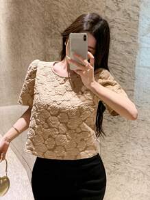 DAZY 女士圆领泡泡袖花卉纹理 T 恤 - 卡其色 - 查看 3