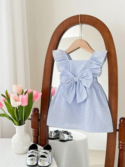 SHEIN LMoss Kids Babygirl Söt sommar blå & vit randig rosett Volang Trim Lös fritidsklänning