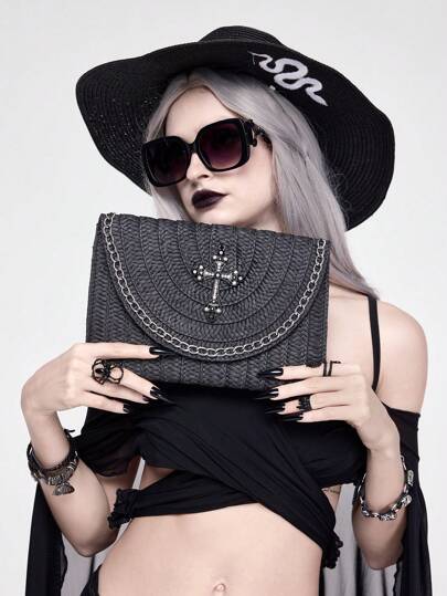 Goth Bolso de mano tipo sobre de paja negra con decoración de cruz y cadena, estilo gótico para playa, vacaciones y Halloween
