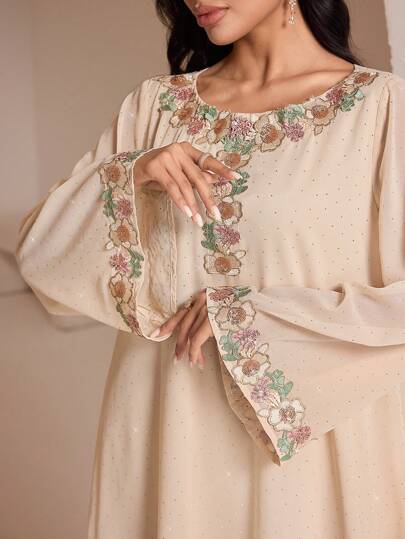 Al Najma 女士优雅花卉刺绣和水钻装饰宽松喇叭袖连衣裙，端庄的长袍