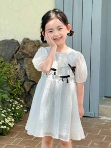 SHEIN Little Byeori Unga flickor Casual Loose Fit Bowknot Dekor Puff Sleeve Mini Klänning, Vit - Vitt - Visa 6