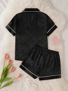 Conjunto de pijama con camiseta de manga corta y pantalones cortos con estampado de corazones de seda sintética para niñas
