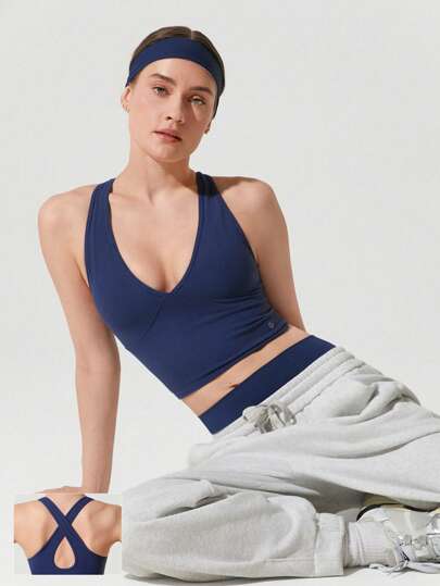 GLOWMODE FeatherFit™ 交叉肩带镂空后背深 V 领背心，低冲击日常瑜伽