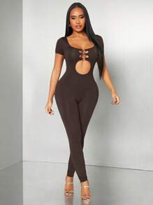 SHEIN SXY 春夏黑色纯色高弹针织性感休闲金属环镂空紧身长袖连体裤，露背设计连体裤，适合音乐节、日常外出/派对/俱乐部穿着 - 咖啡棕 - 查看 2